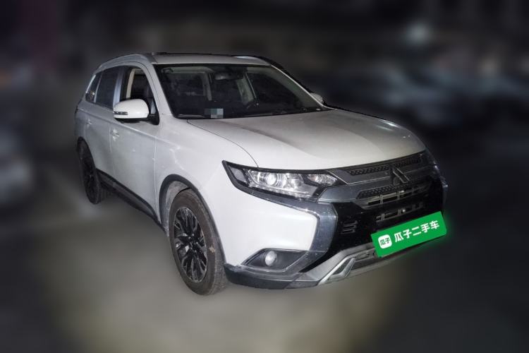 Used Mitsubishi Outlander 2019 2.0L Two-Wheel Drive Comfort Edition 7-Seater China VI Standard Front Right 45 Deg