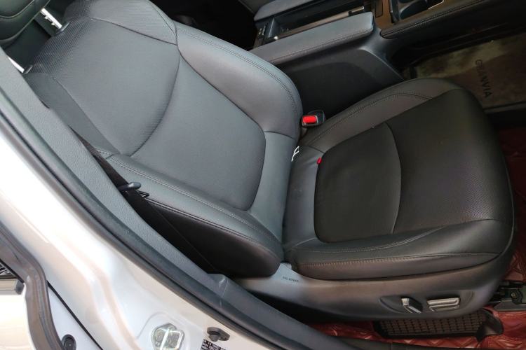 Used Toyota Sienna 2023 2.5L Hybrid Deluxe Edition
