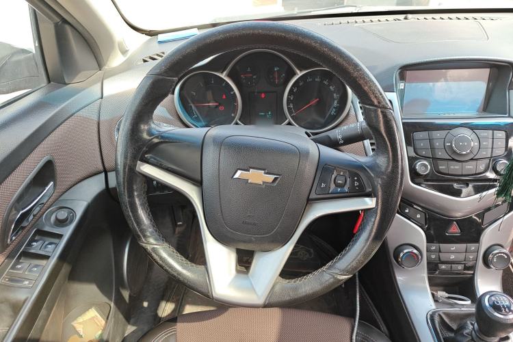 Used Chevrolet Cruze 2013 Hatchback 1.6L Manual Luxury Model
