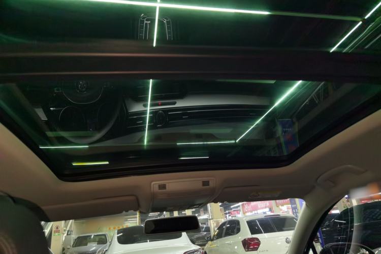 Used Volkswagen Magotan 2018 330TSI DSG Advanced Model Headliner