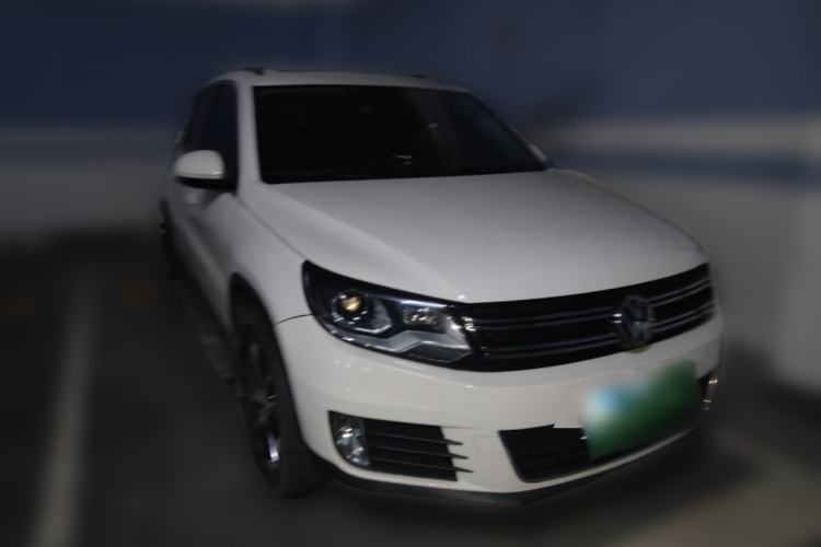 Used Volkswagen Tiguan 2016 300TSI Automatic Two-Wheel Drive Luxury Edition Front Right 45 Deg