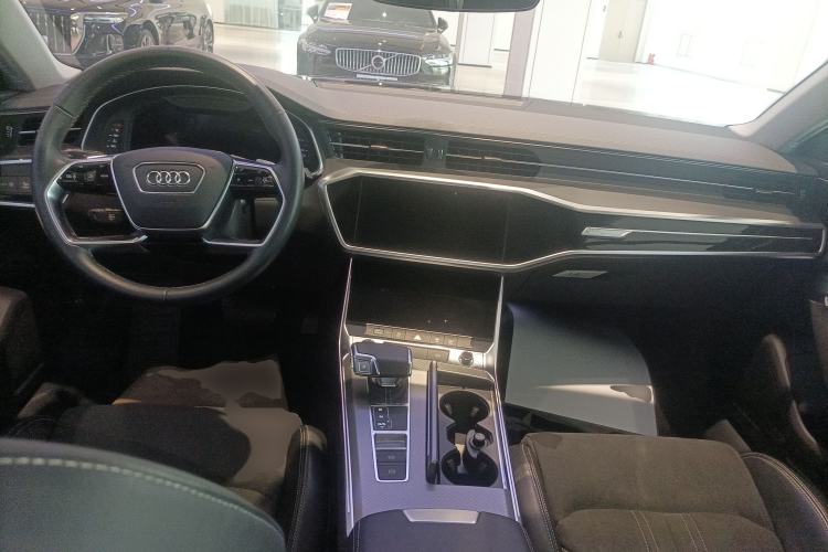 Used Audi A7L 2024 45TFSI S-line Dream-Building Edition Flow Crystal Package Center Console