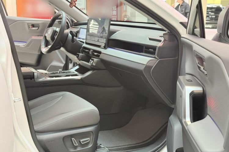 Used Toyota RAV4 2026 Model Dual-Engine 2.0L Two-Wheel Drive Luxury Edition
