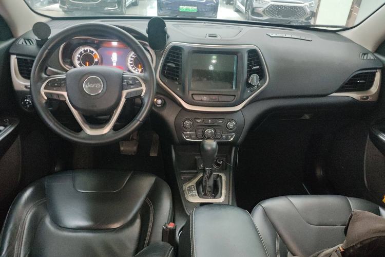 Used Jeep Cherokee 2016 2.0L Superior Edition