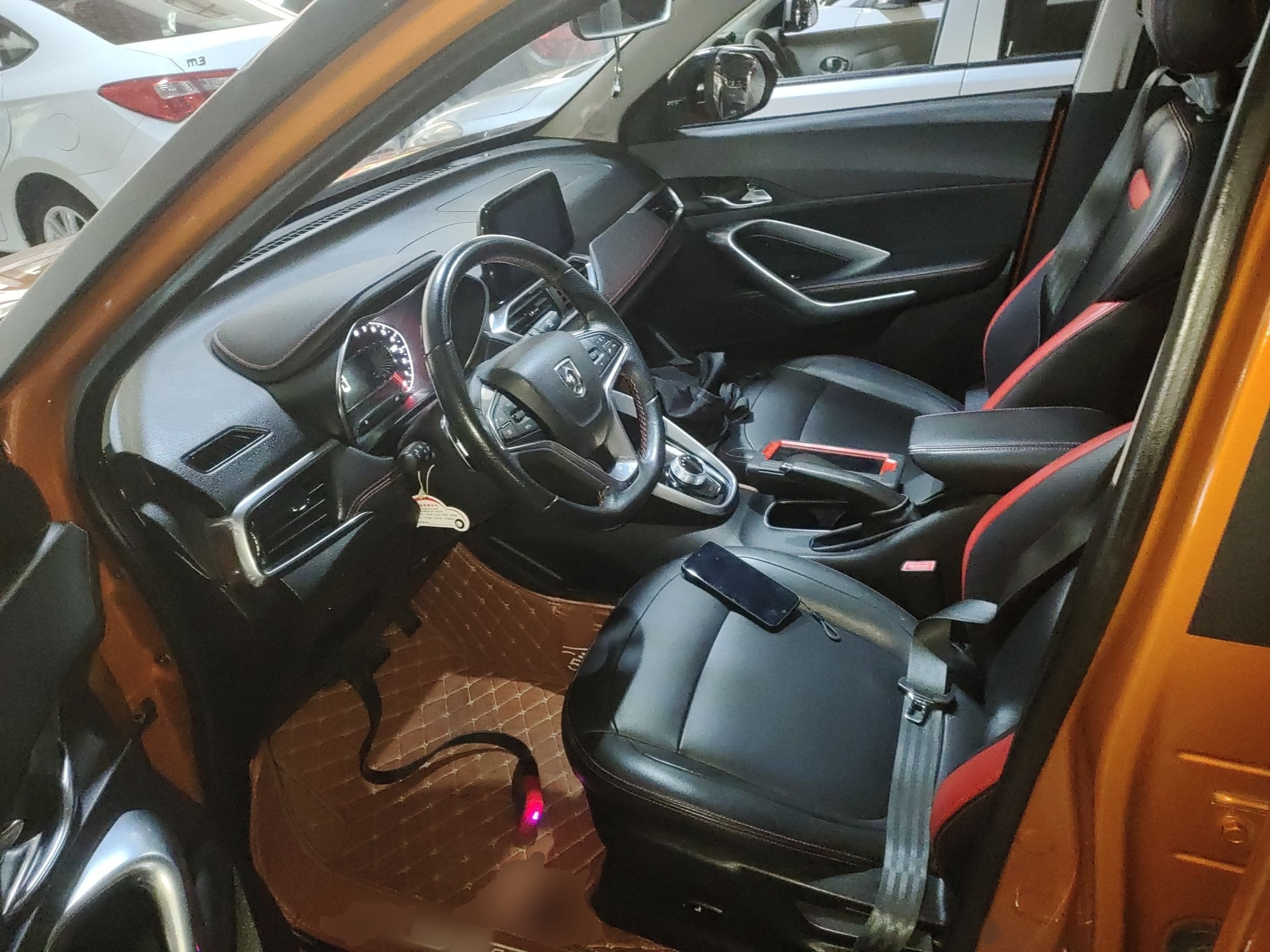 المقاعد الأمامية داخل السيارة