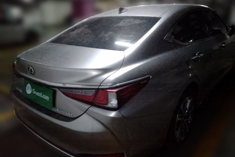 Used Lexus ES 2024 200 Premium Edition Rear Right 45 Deg