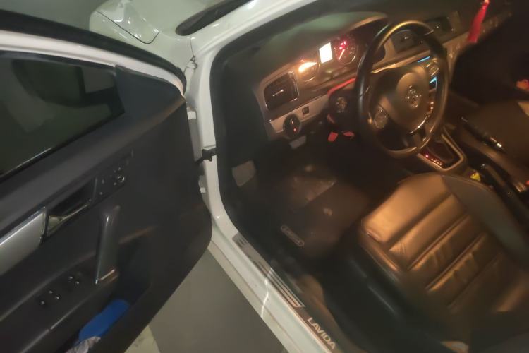 Used Volkswagen Gran Lavida 2013 1.4 TSI Automatic Luxury Model
