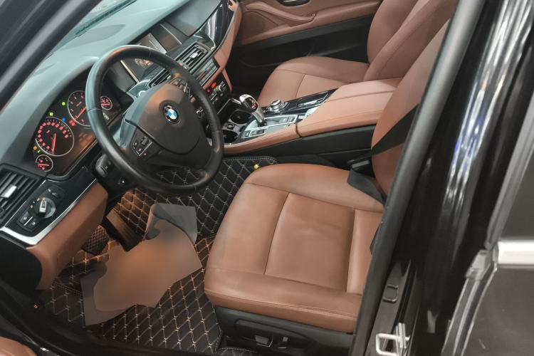 Used BMW 5 Series 2014 520Li Elegant Model
