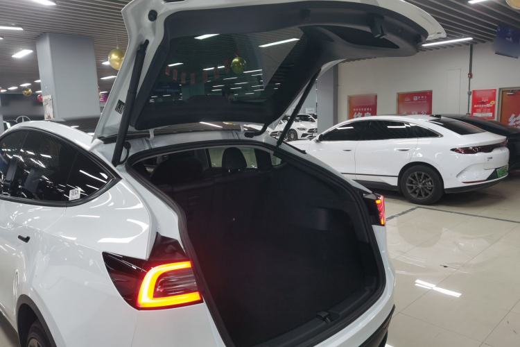 Used Tesla Model Y 2022 Long-Range All-Wheel-Drive Version
