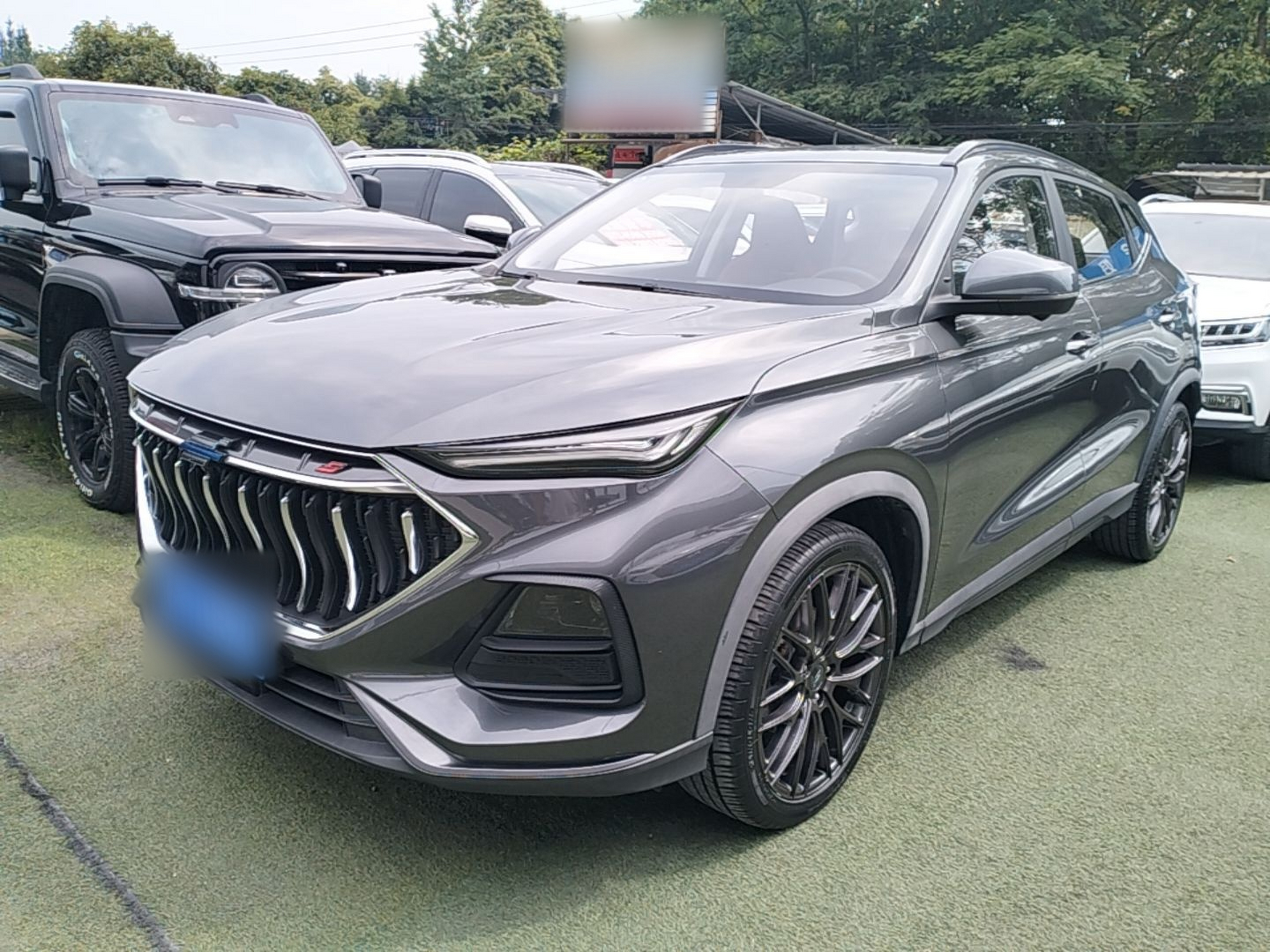 Под передней частью автомобиля