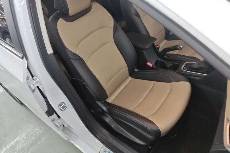 Used Chevrolet Monza 2020 320 Automatic Enjoyment Edition Right Front Seat