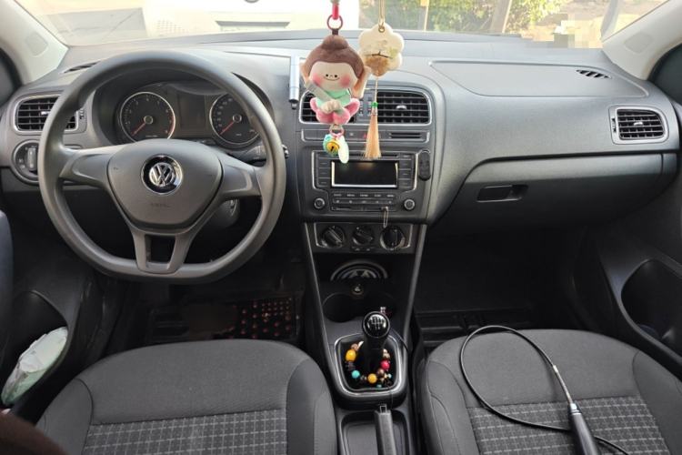 Used Volkswagen Polo 2014 1.4L Manual Comfort Edition Center Console