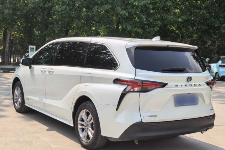 Used Toyota SIENNA 2023 2.5L Hybrid Comfort Edition Exterior 2