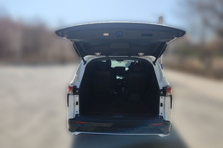 Used Toyota Granvia 2024 2.5L Hybrid Prestige PLUS Four-Wheel Drive Version Trunk