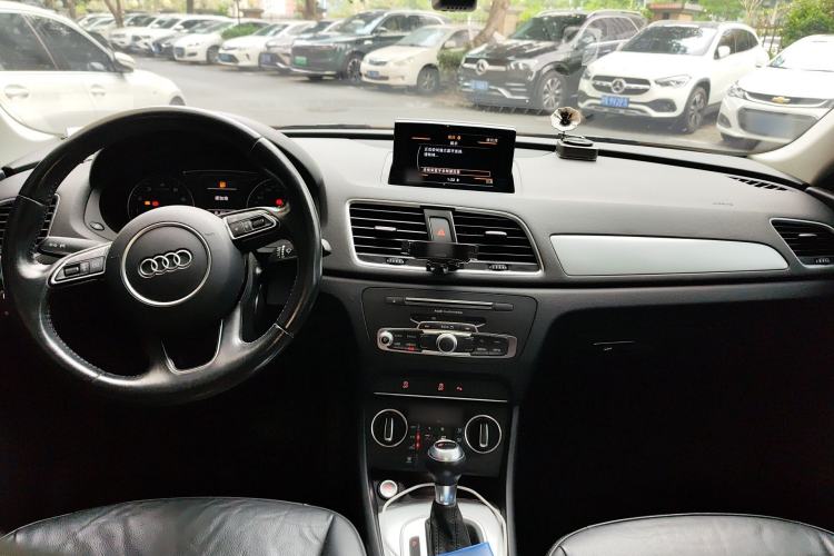 Used Audi Q3 2017 30 TFSI Fashion Model Center Console