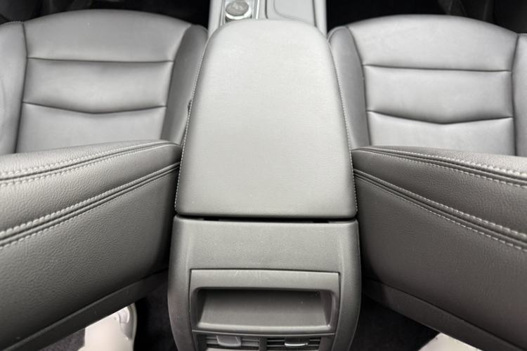 Used Cadillac XT5 2023 2.0T Two-Wheel-Drive Fashion Edition Gear Lever