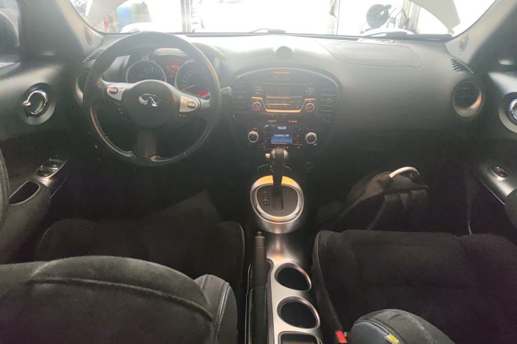 Used Infiniti ESQ 2014 1.6L Spontaneous Edition Center Console