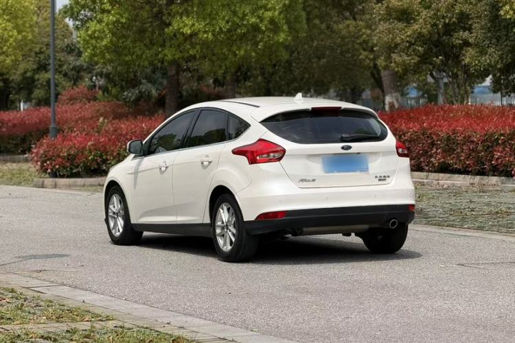 Used Ford Focus 2017 Hatchback EcoBoost 180 Automatic Elite Model Exterior 3