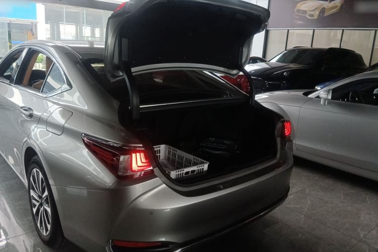 Used Lexus ES 2022 200 Excellence Edition
