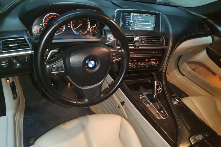 Used BMW 6 Series 2012 640i two-door coupe Center Console