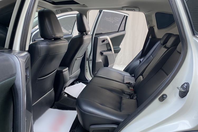 Used Toyota RAV4 2019 2.0L CVT Two-Wheel Drive Fashion X Limited Edition China VI Standard Interior 6