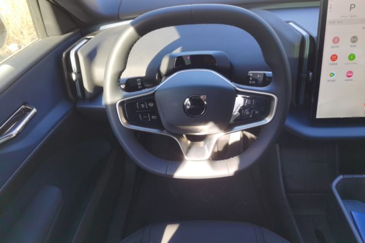 Used Volvo EX30 2025 Rear-Drive Long-Range Plus Model