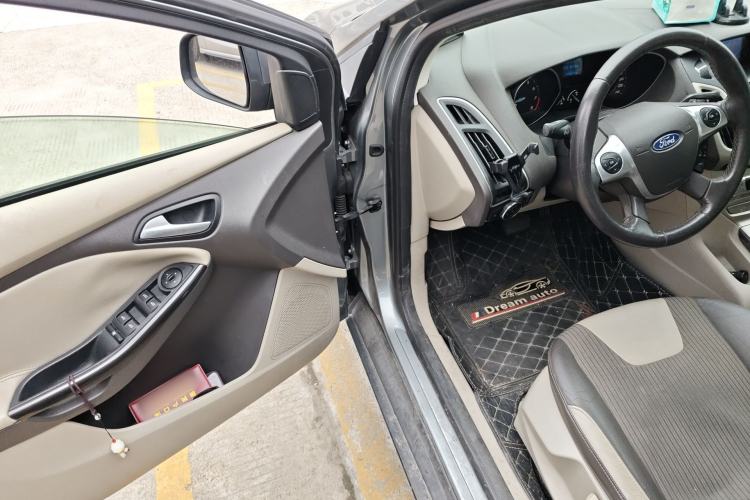 Used Ford Focus 2012 Sedan 1.6L Automatic Fashion Edition