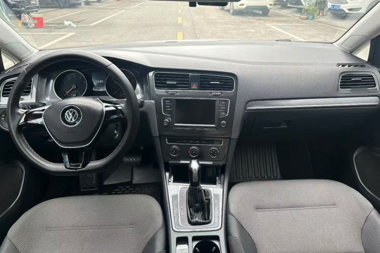 Used Volkswagen Golf 2016 230TSI Automatic Comfort Version Interior 3