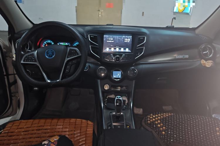 Used BYD Song New Energy 2017 Song DM 1.5TID All-Wheel Drive Prestige Model Center Console