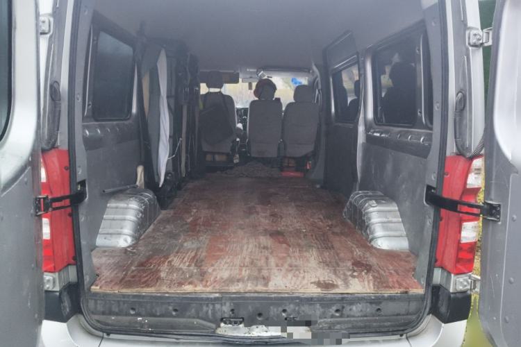 Used Foton Toano 2023 Joy Elephant Multi-Function 2.0T Manual Long-Wheelbase Mid-Roof Model with Single Rear Tire Available in 5/6/7/9-Seater Configurations