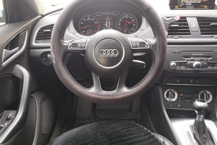 Used Audi Q3 2015 35 TFSI Comfort Model Steering Wheel