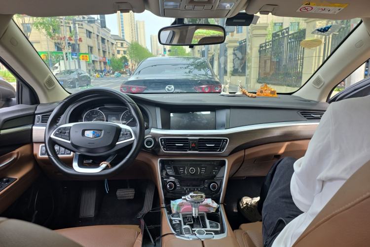 Used Geely Auto Emgrand GT 2017 2.4L Comfort Model Center Console