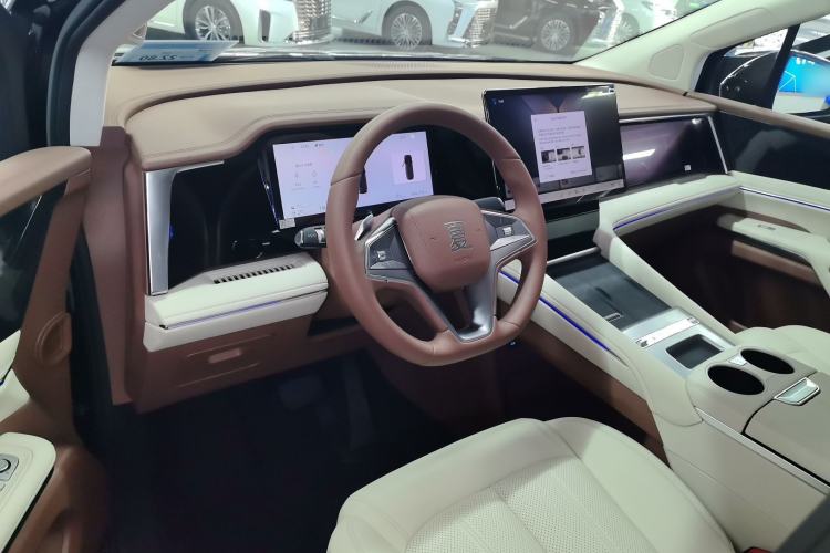 Used BYD Xia 2025 DM-i 1.5T 180km Excellence Model Center Console