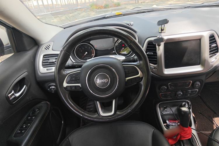 Used Jeep Compass 2017 200T Automatic Family Edition Steering Wheel