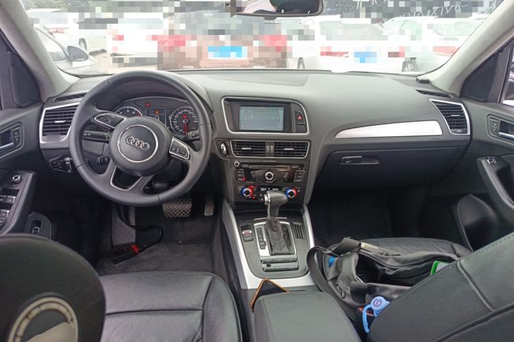 Used Audi Q5 2013 40 TFSI Technology Edition Center Console