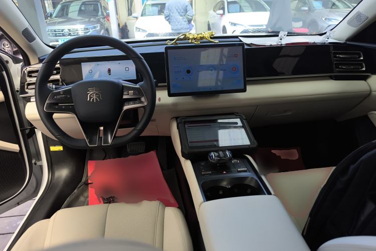 Used BYD Qin L 2024 DM-i 120KM Leading Model Center Console