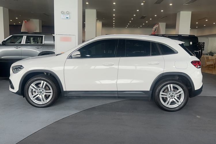 Used Mercedes-Benz GLA 2023 Facelifted GLA 200 Exterior 5