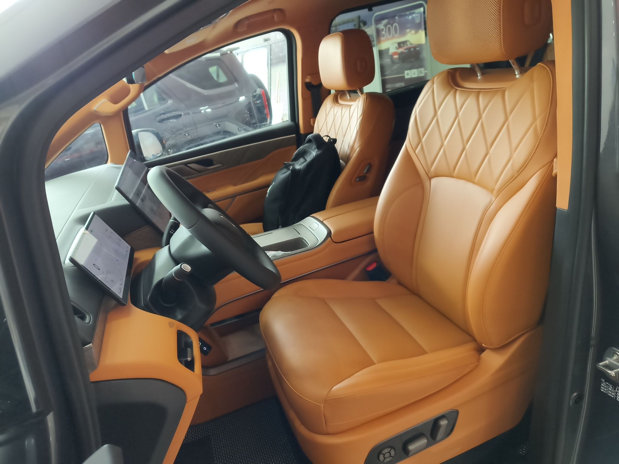 المقاعد الأمامية داخل السيارة