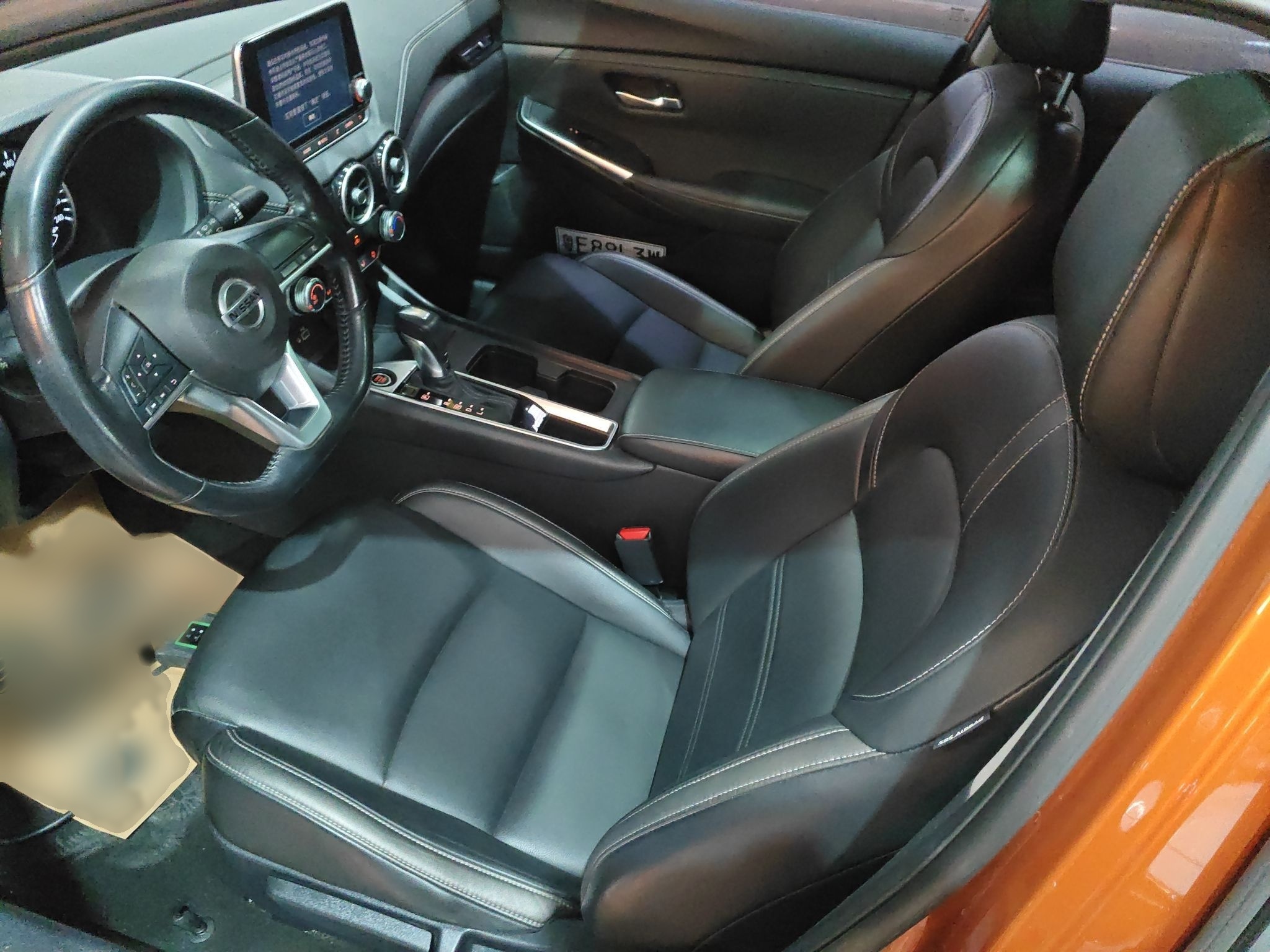 Переднее сиденье в автомобиле