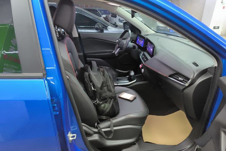 Used Chevrolet Trax 2022 Encore RS 1.5T CVT CoolMAX Right Front Seat