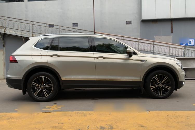 Used Volkswagen Tiguan L 2018 380TSI Automatic All-Wheel Drive Luxury Edition Exterior 1