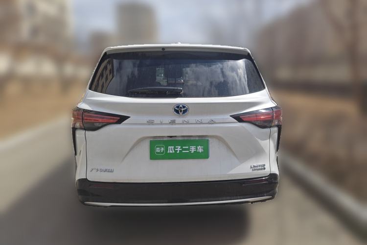 Used Toyota SIENNA 2023 2.5L Hybrid Deluxe Edition
