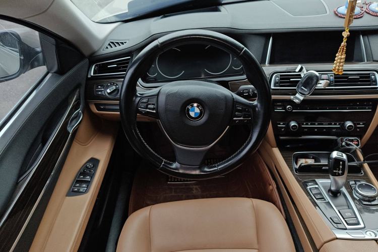 Used BMW 7 Series 2014 730Li Premium Edition Steering Wheel