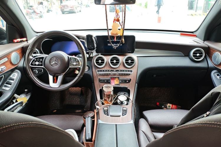 Used Mercedes-Benz GLC 2020 GLC 300 L 4MATIC Luxury Model Center Console