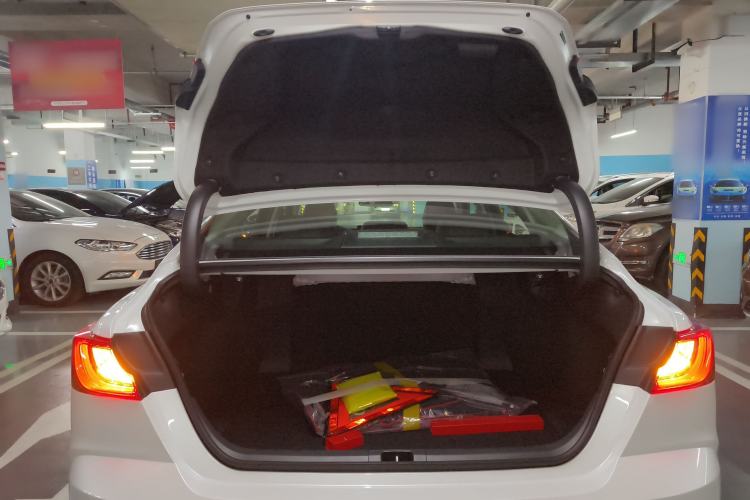 Used Toyota Camry 2026 Model Dual-Engine 2.0HSE Sport Lite Edition