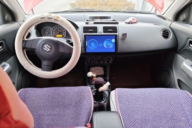 Used Suzuki Swift 2014 1.3L Manual Standard Edition Center Console