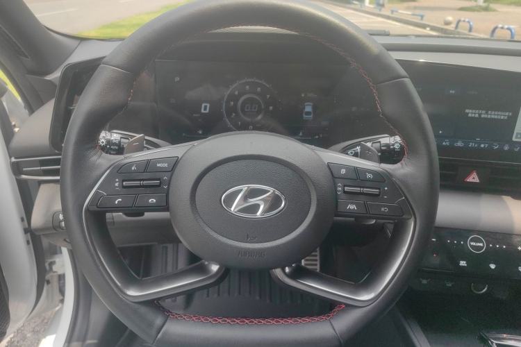 Used Hyundai Elantra 2022 240TGDi DCT LUX Prestige Edition Steering Wheel