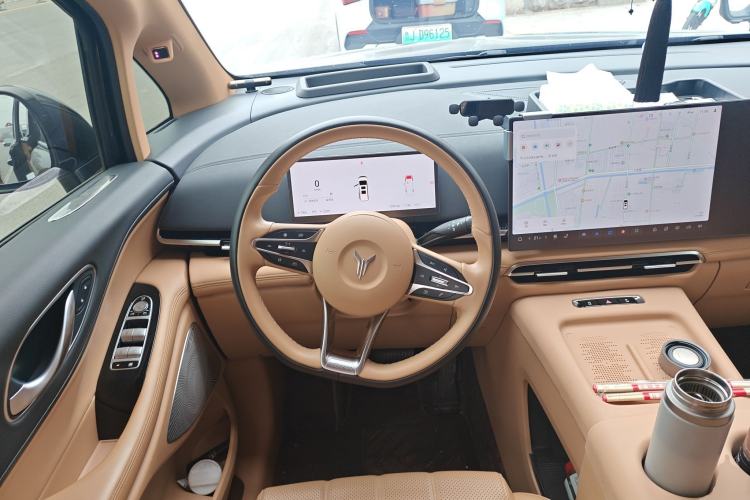 Used VOYAH Dream 2025 PHEV Four-Wheel Drive Prestige Kunpeng Edition Steering Wheel