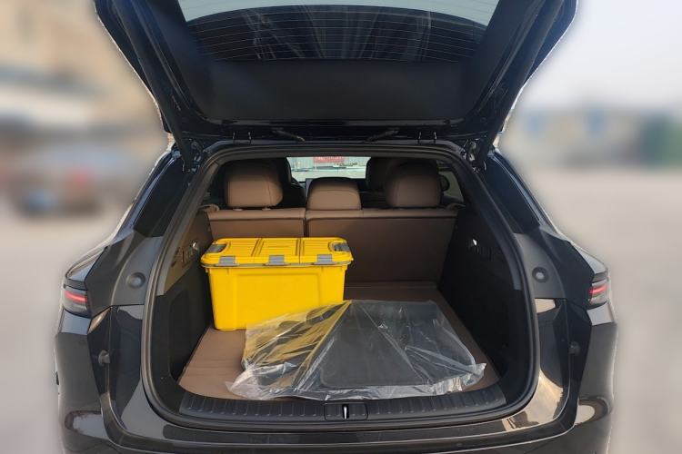 Used Li Auto i6 2025 Model Four-Wheel-Drive Standard Type
