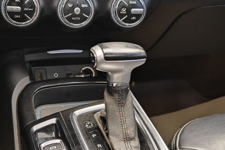 Used GAC Trumpchi GA6 2015 1.8T DCT Luxury Navigation Model Gear Lever